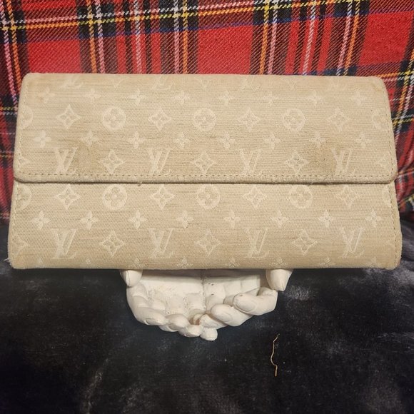 Louis Vuitton Handbags - Authentic Louis Vuitton Min Lin Wallet